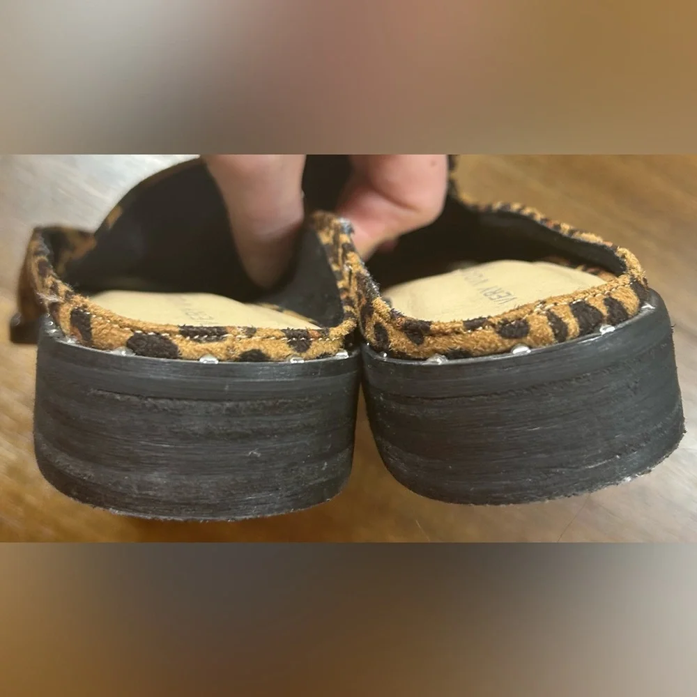 Very Volatile Los Angeles Size 6 Leopard Print Mules - Picture 3 of 5